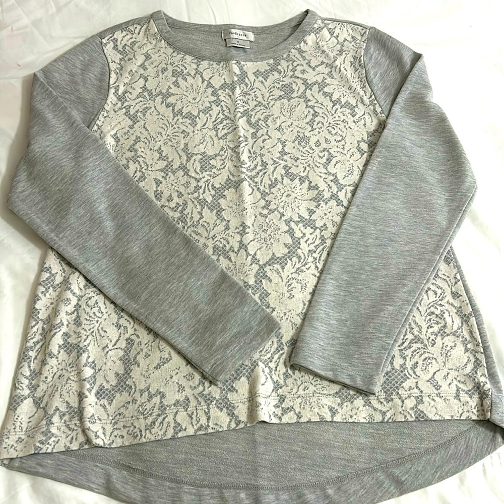 Van Heusen women’s long sleeve floral crew neck pullover M